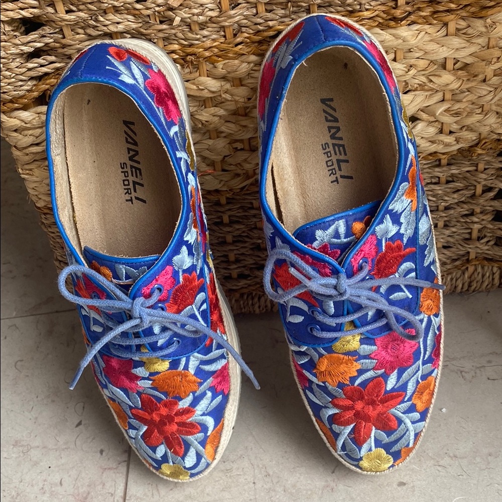VANELI- Blue Floral Embroidered Shoes